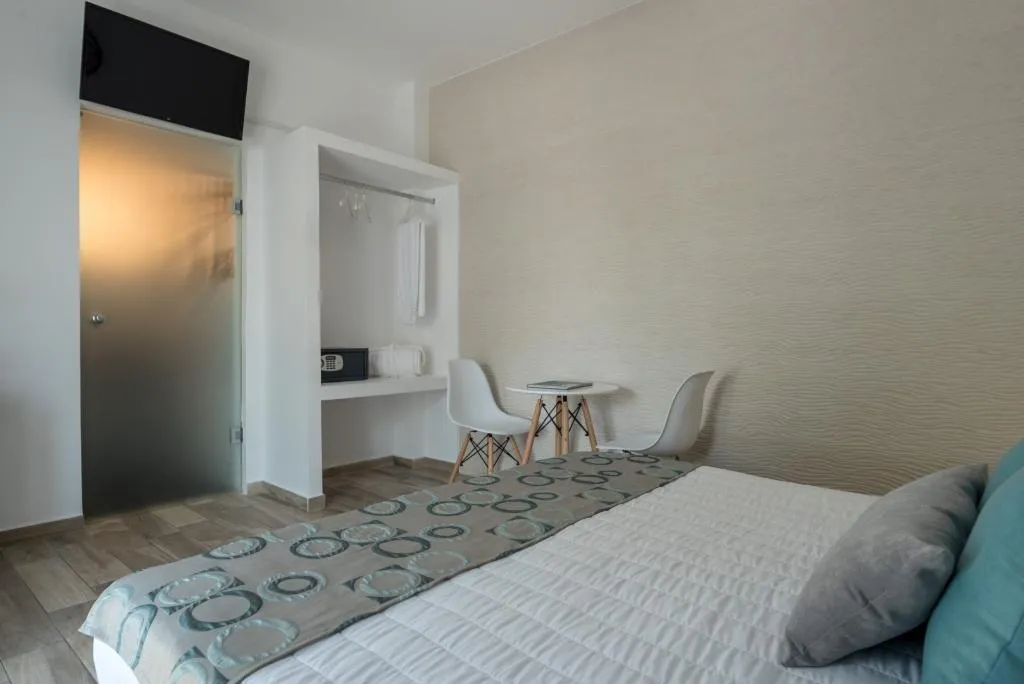 Double or Twin STANDARD Room, Oasis Suites Fira, Santorini