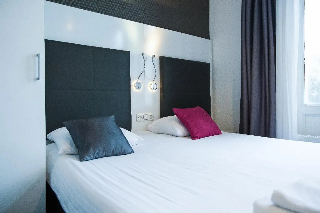 DOUBLE BASIC Room, Hotel Vossius Vondelpark, Amsterdam