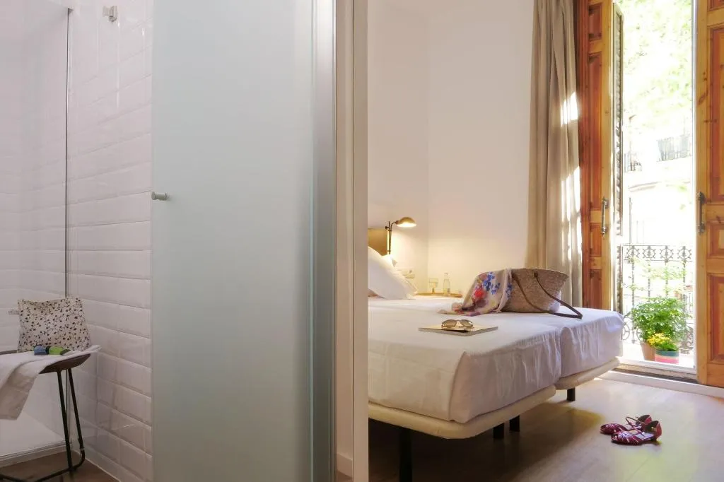 Room, Som Nit Triomf, Barcelona