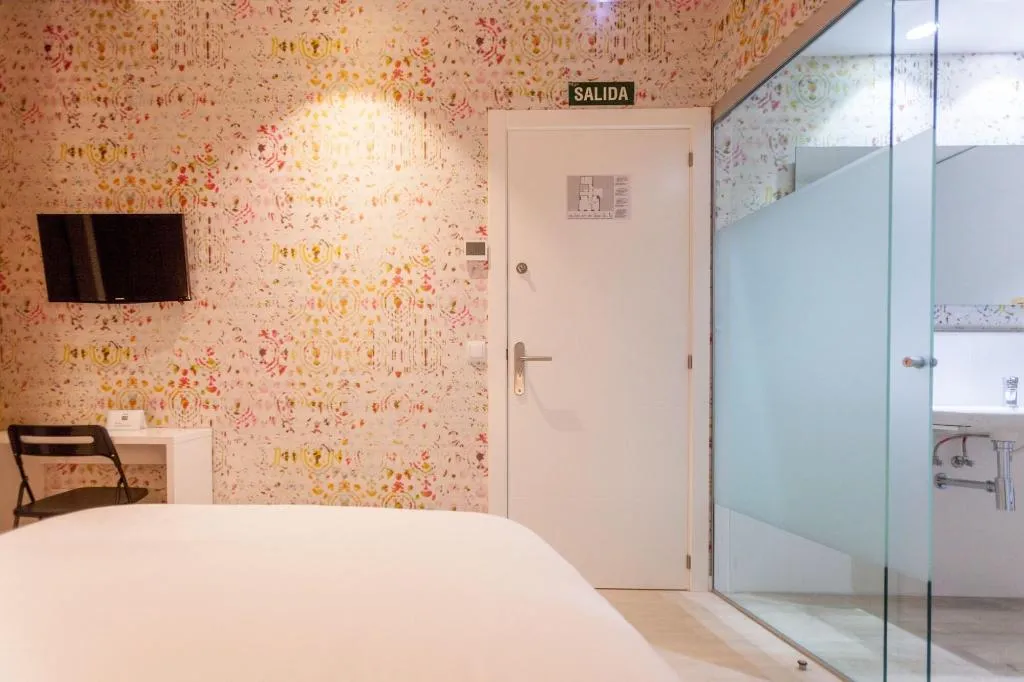 Room, Host & Home, Valencia