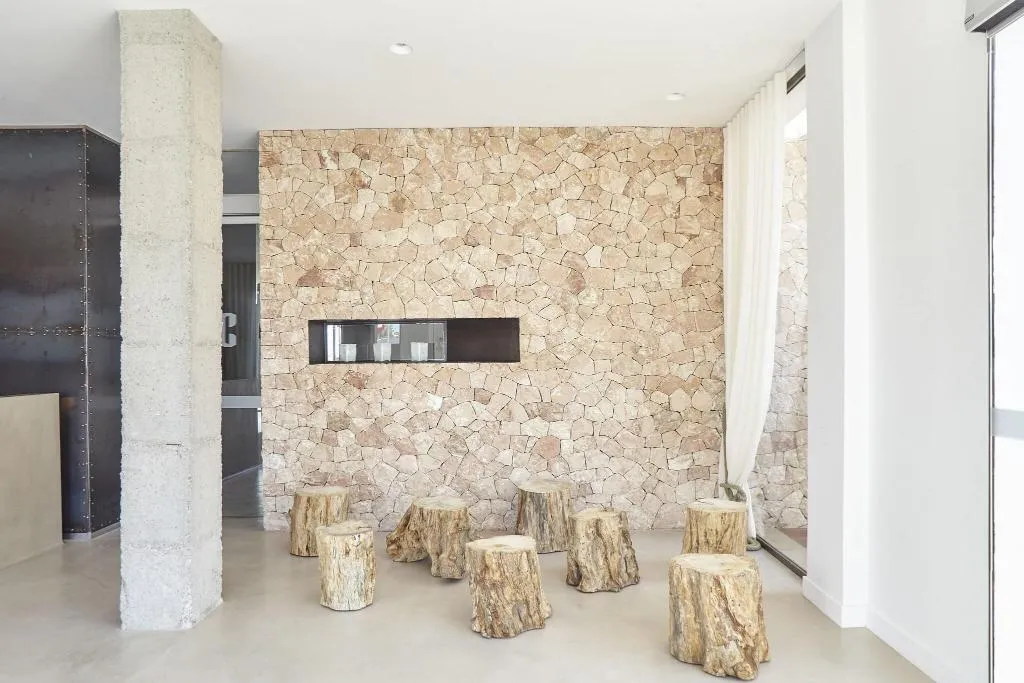 Lobby, Castavi, Ibiza