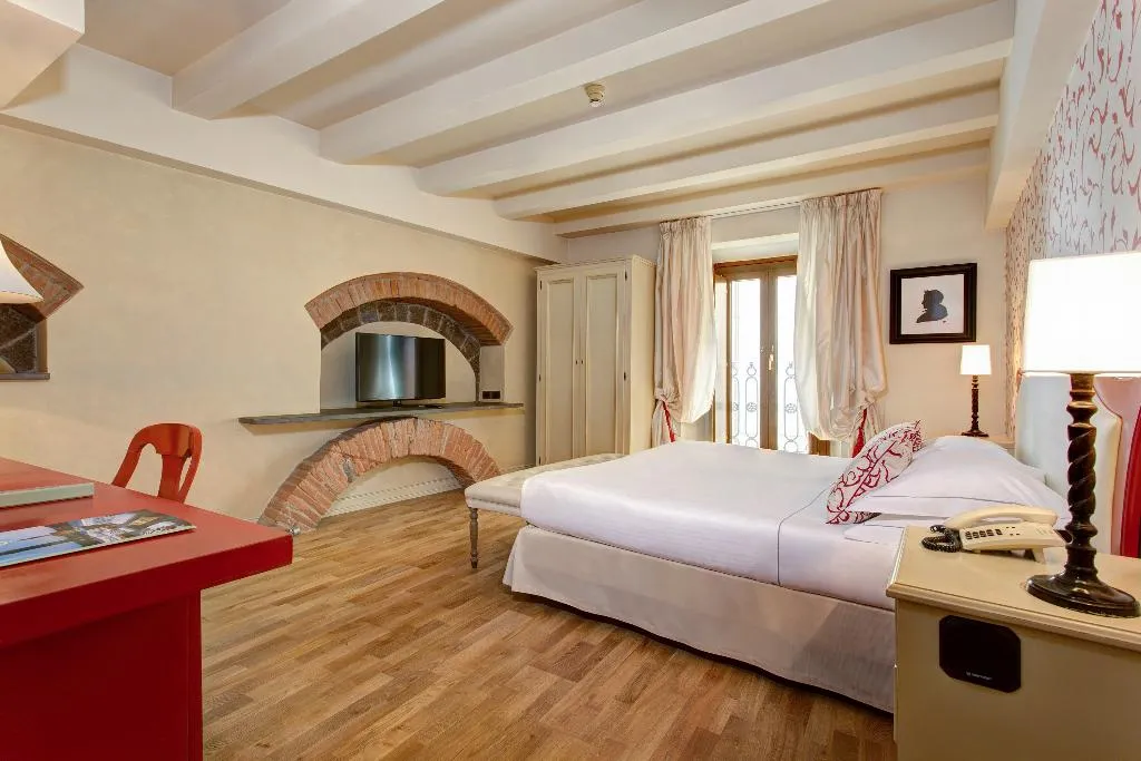 Double or Twin SUPERIOR Room, Grand Hotel Cavour, Florence