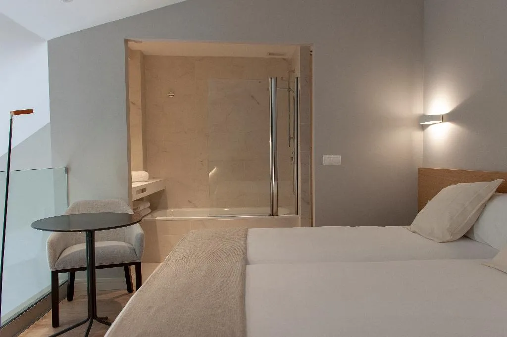 APARTMENT DUPLEX SUPERIOR Room, MH Apartments Central Madrid, Madrid