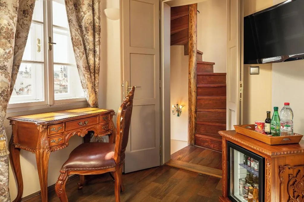 SUITE KING SIZE BED Room, Iron Gate Hotel & Suites Prague by BHG, Prague