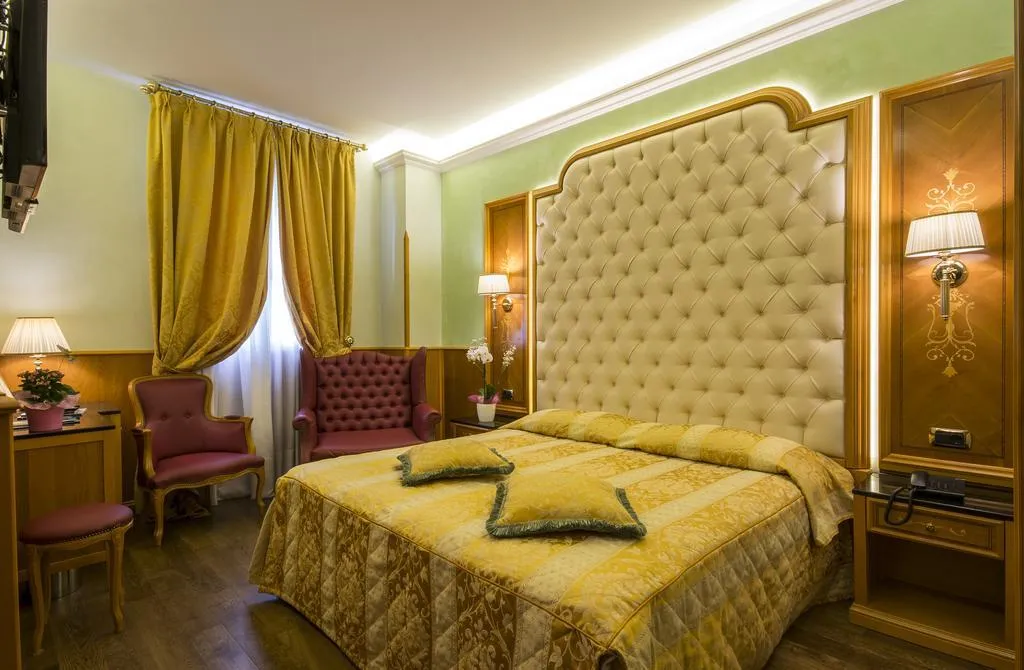 Room, Vittoria, Milan