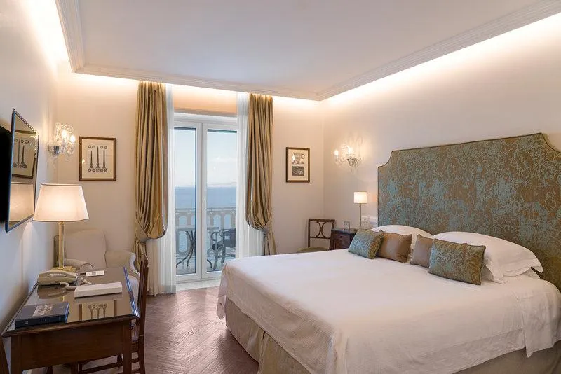 SUITE DELUXE Room, Grand Hotel Excelsior Vittoria Spa, Naples