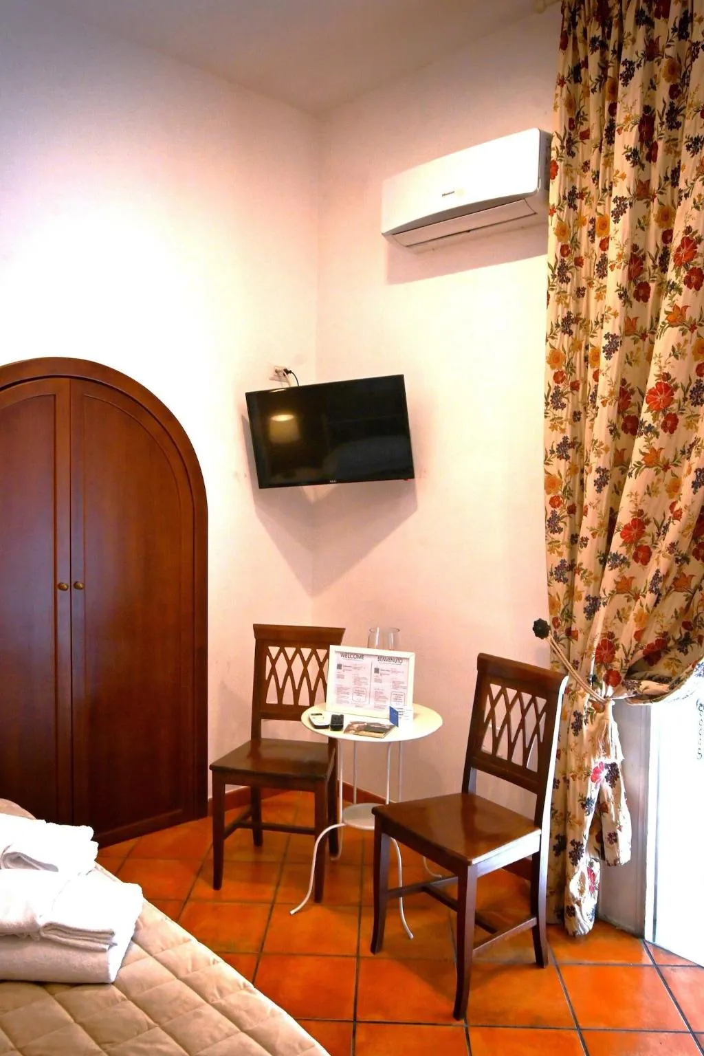Room, La Locanda Dell Arte, Naples