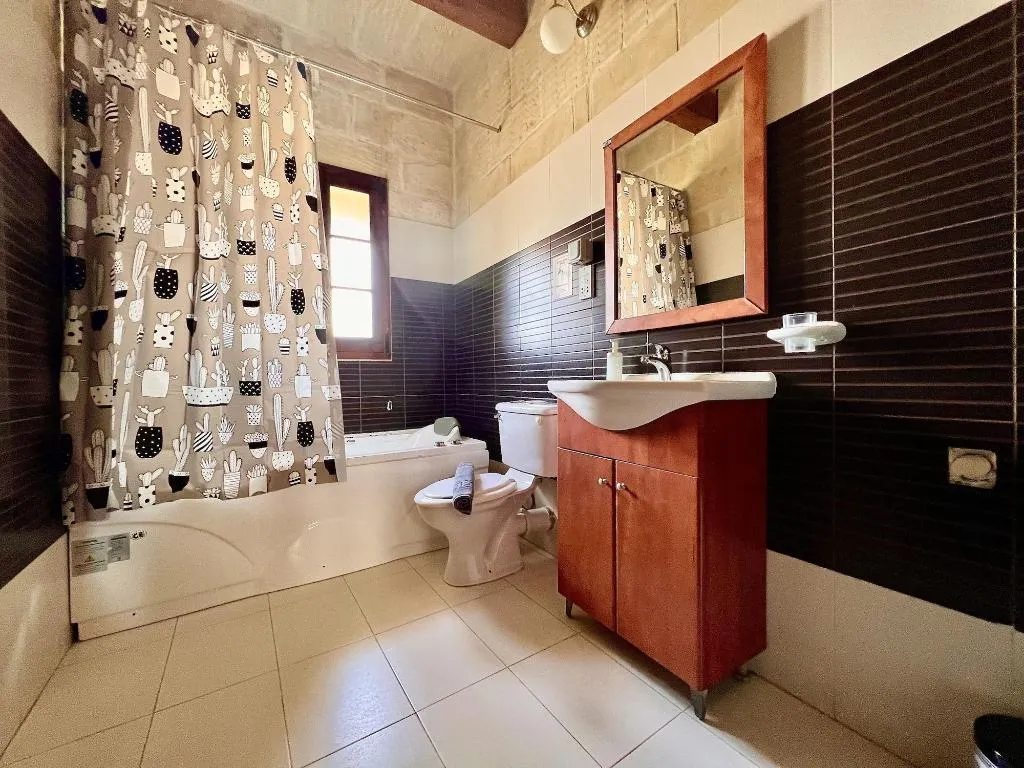 Room, Grotto's Paradise B&B, Gozo