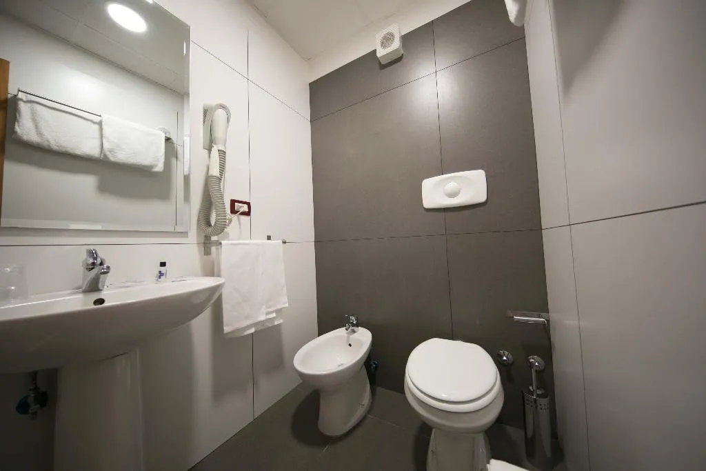DOUBLE STANDARD Room, Mediterranea Hotel and Convention Center, Naples