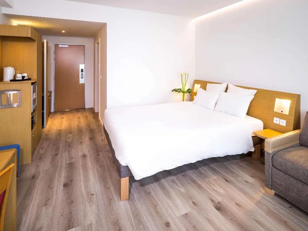 DOUBLE SUPERIOR QUEEN BED Room, Novotel Madrid Feria and Airport, Madrid