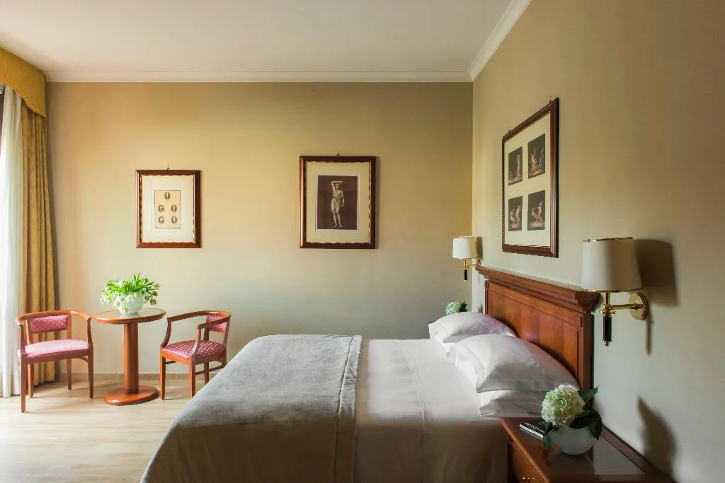 JUNIOR SUITE STANDARD Room, Starhotels Michelangelo Roma, Rome