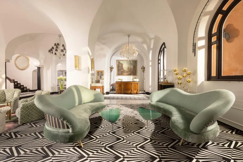 Lobby, Punta Tragara, Naples