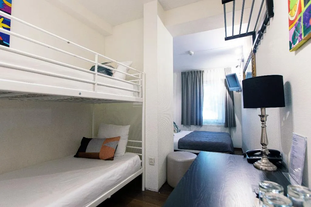 QUADRUPLE STANDARD Room, Quentin England Hotel, Amsterdam