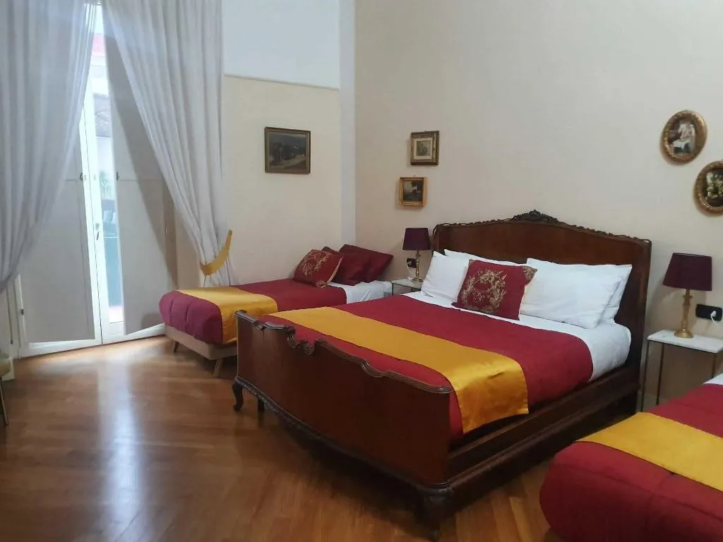 Room, Moon Luxury Rooms & Apartments, Naples
