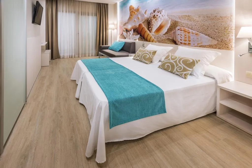 QUADRUPLE CITY VIEW Room, Sumus Stella and Spa, Costa Brava