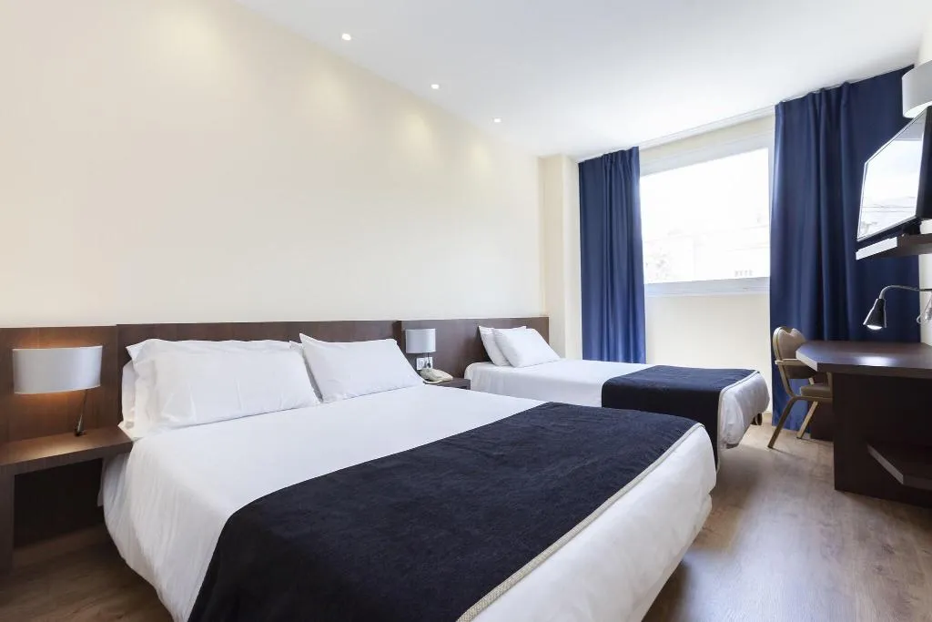 TRIPLE STANDARD Room, Hotel Olympia Universidades, Valencia