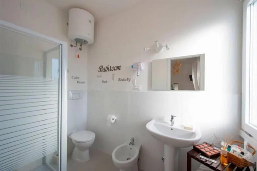 SINGLE STANDARD Room, Letto E Latte, Naples