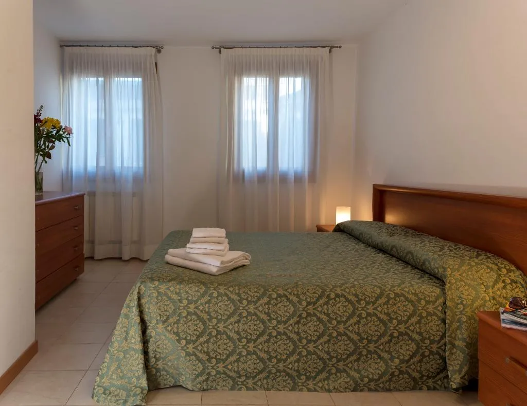 APARTMENT CAPACITY 3 TWO BEDROOMS Room, Appartamenti Commercio & Pellegrino, Venice
