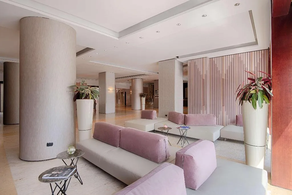 Lobby, NH Palermo, Palermo