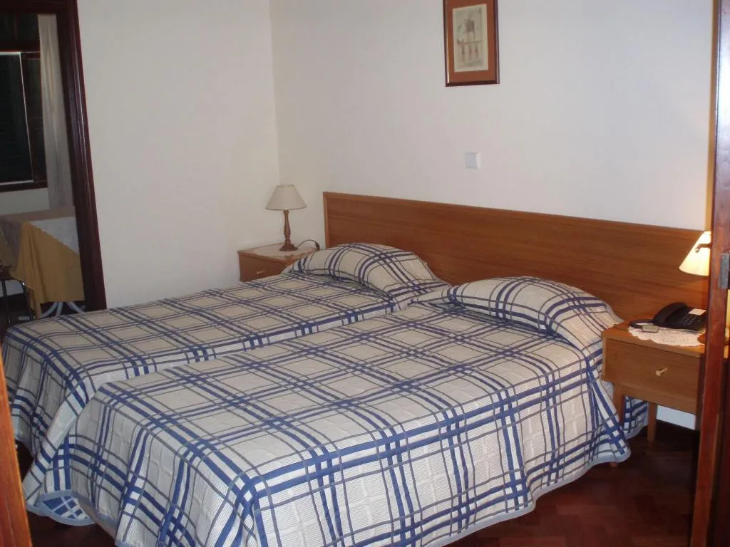 Room, Residencial Do Vale, Madeira