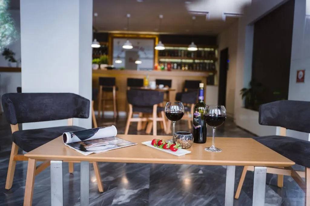 Bar, Piraeus Port Hotel, Athens