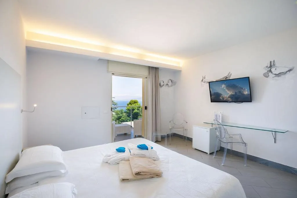 TRIPLE SEA VIEW Room, Art Hotel Gran Paradiso, Naples