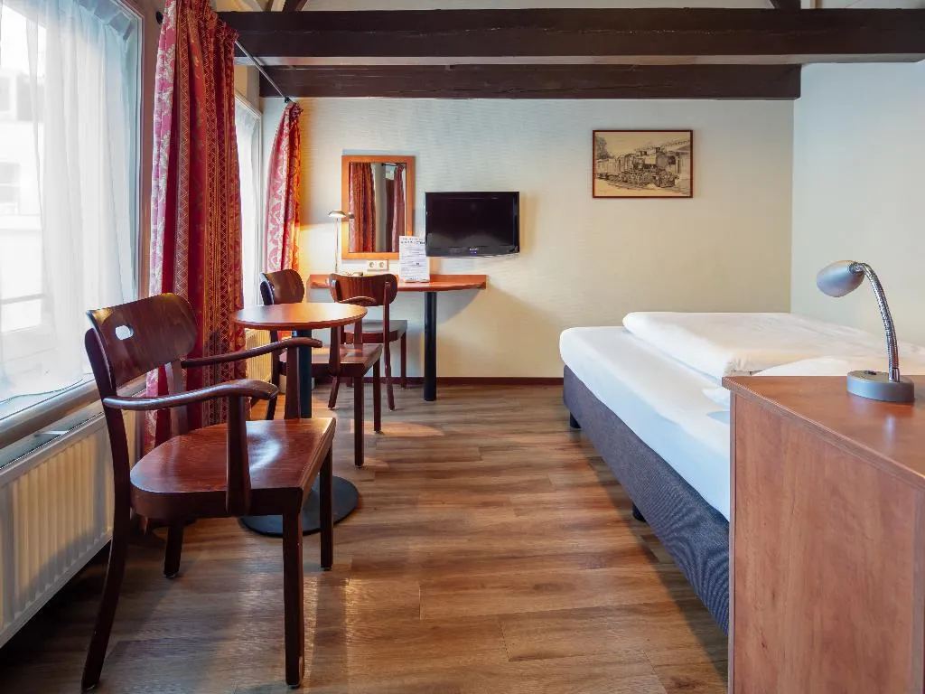 FAMILY ROOM STANDARD Room, A-train, Amsterdam