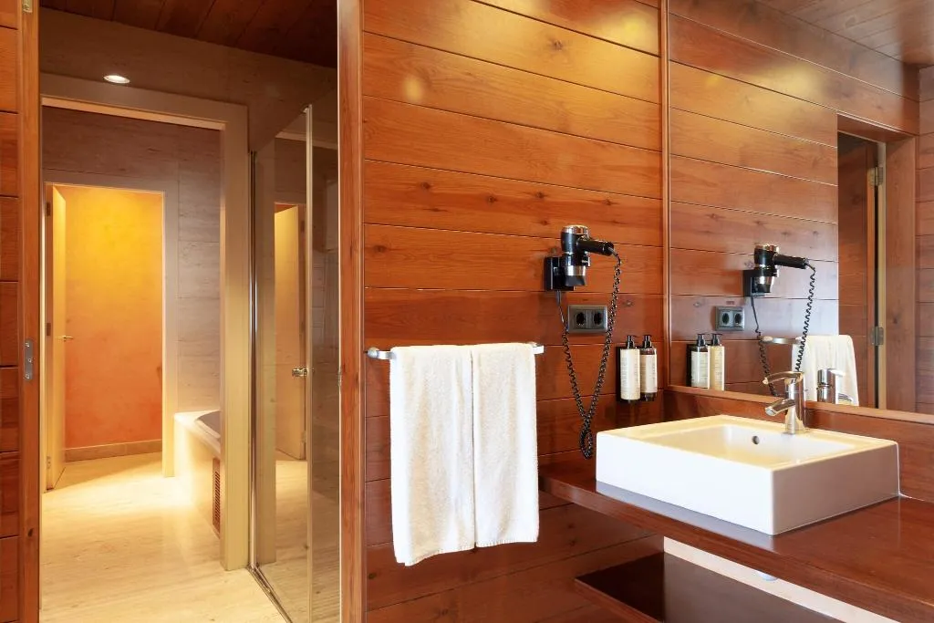 Room, Montanya Hotel & Lodge, Costa Brava