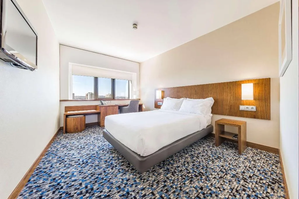 Room CITY VIEW QUEEN BED Room, Ramada by Wyndham Lisbon, Lisbon