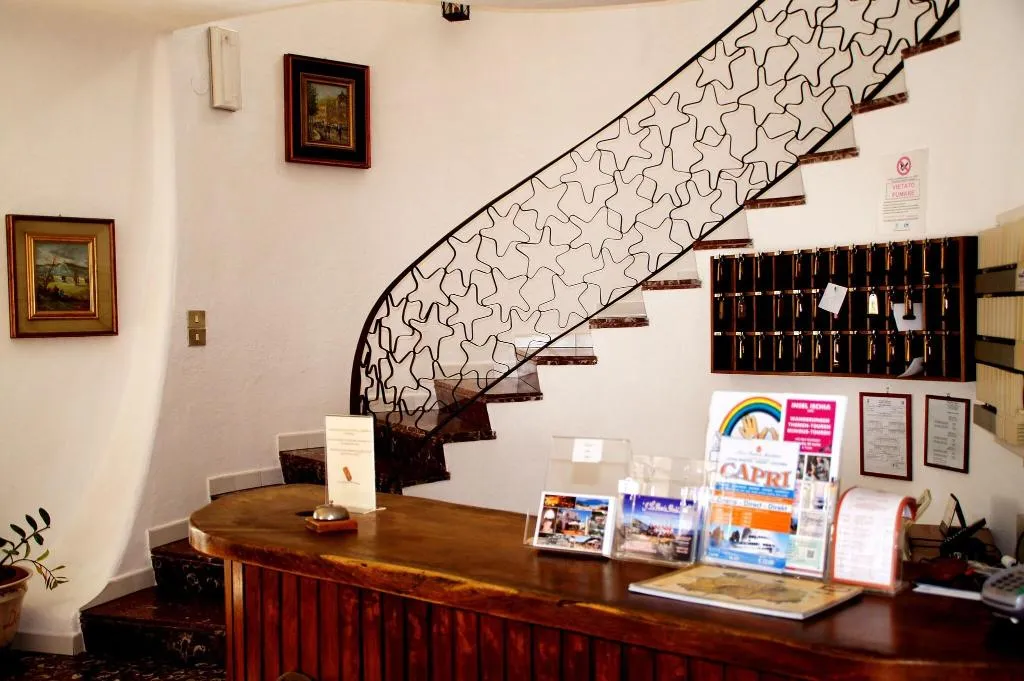 Lobby, Don Pedro, Naples