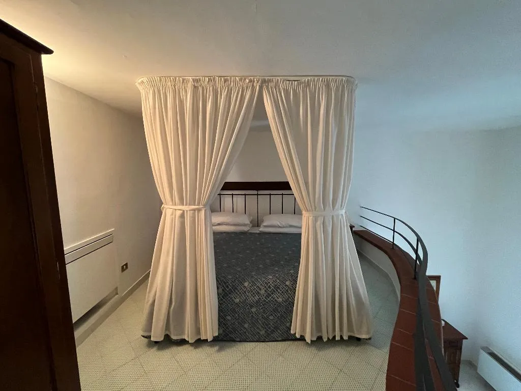 APARTMENT CAPACITY 2 Room, Antico Palazzo Scala, Naples