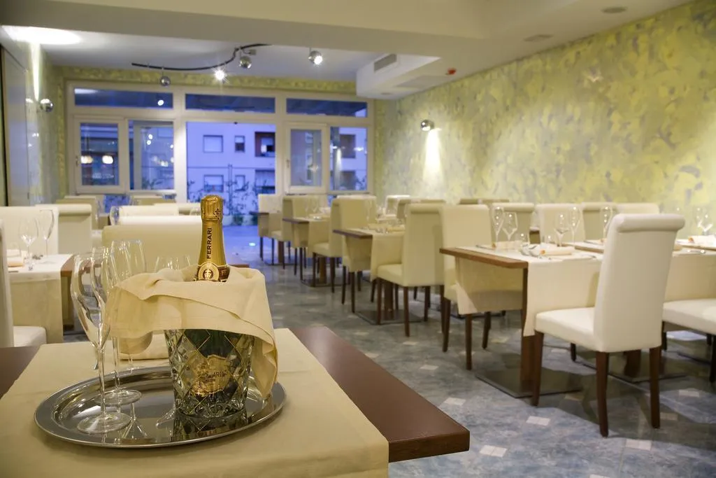 Restaurant, Villa Tirreno, Rome