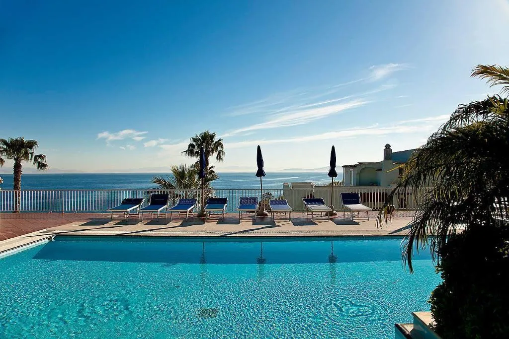 Pool, Continental Mare, Naples