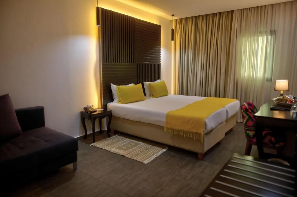 Room, Lac Leman, Tunisia