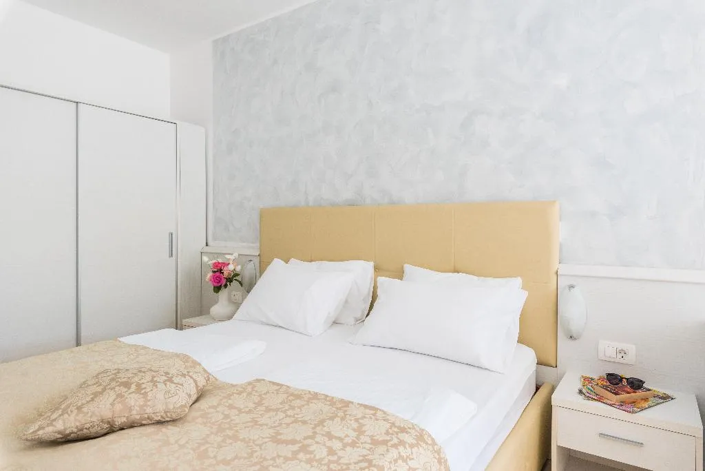 DOUBLE WITH BALCONY Room, Hotel Hedera, Istria