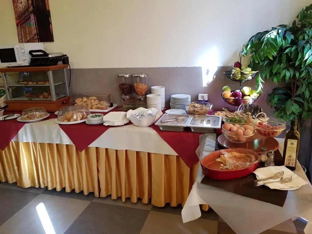 Restaurant, International Capodichino, Naples