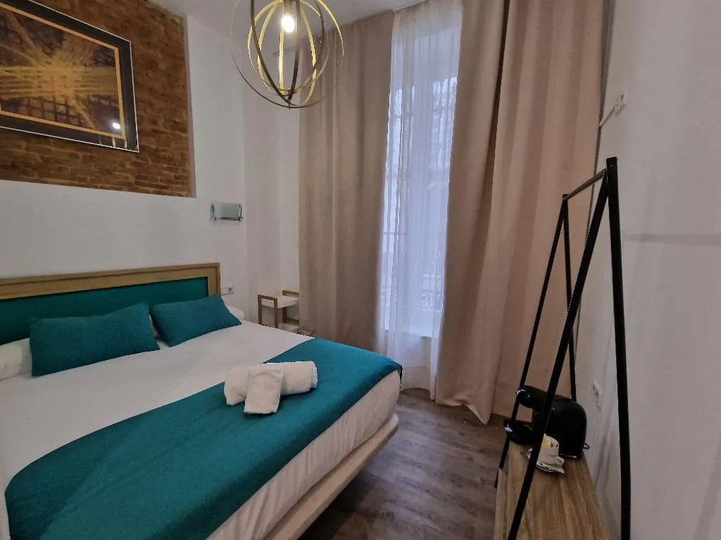 DOUBLE SINGLE USE ONE BED Room, Hotel y Apartamentos Doña Lola, Seville