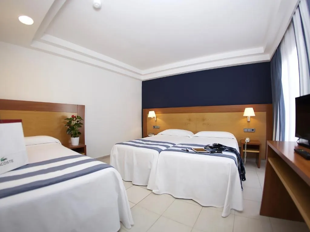 QUADRUPLE WITH BALCONY Room, Els Pins, Costa Brava