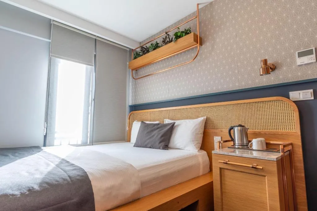 Room, Viva La Vita, Izmir