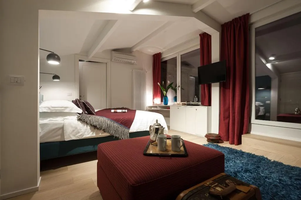 Room, B B Lorena Suites, Florence