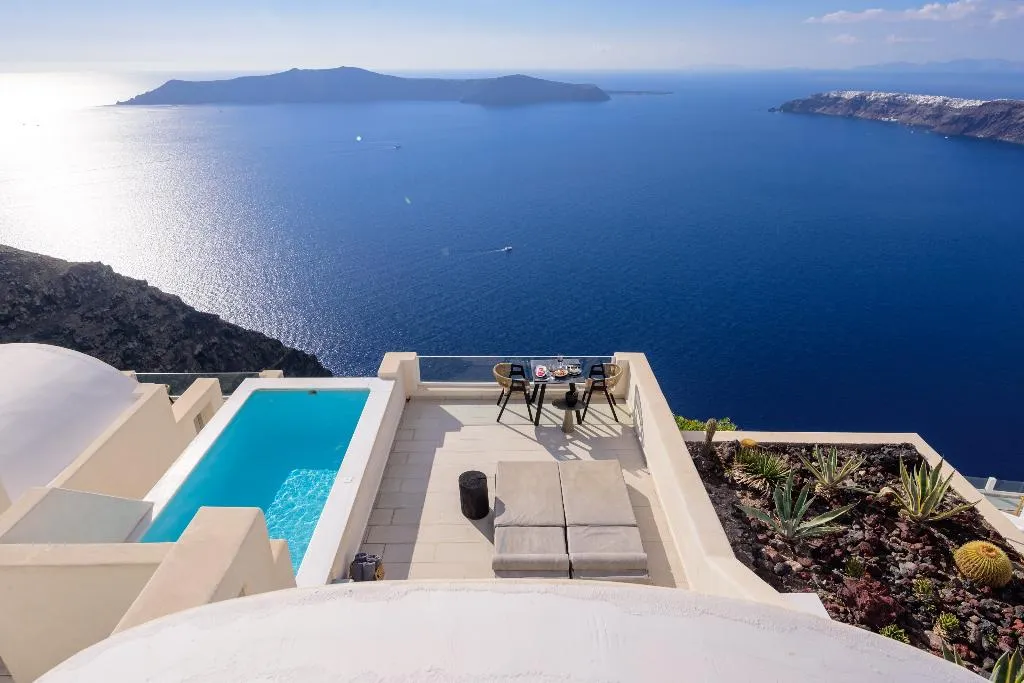 SUITE DELUXE WITH PRIVATE POOL Room, Andromeda Villas, Santorini