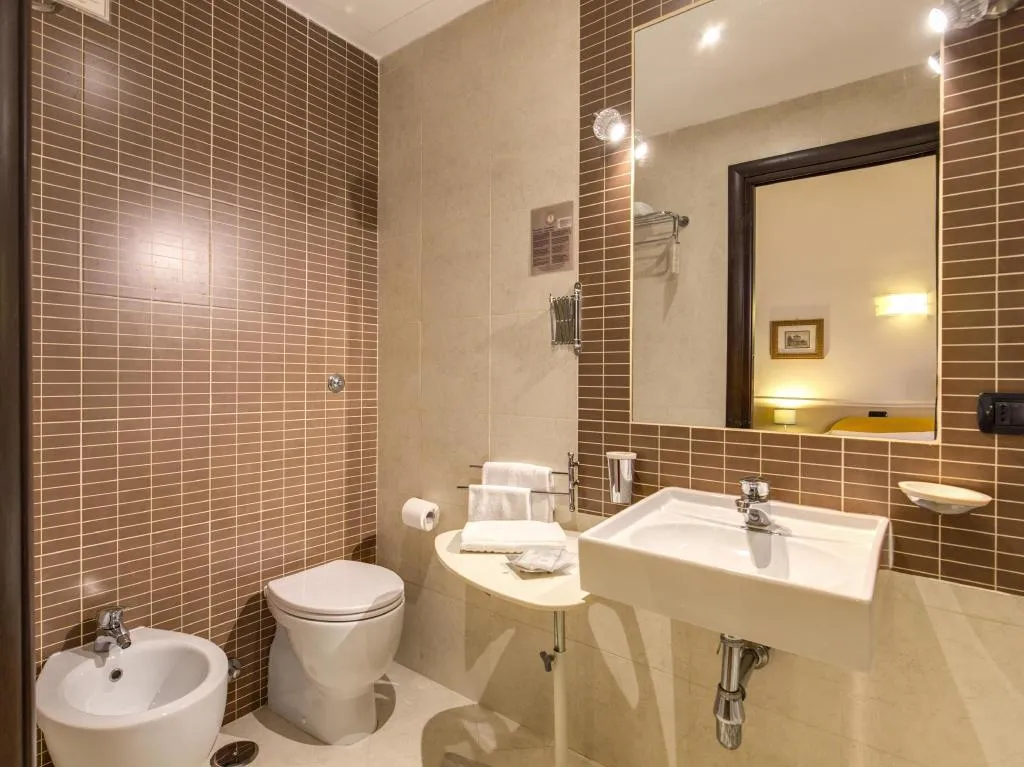 Room, Everest Inn Rome, Rome