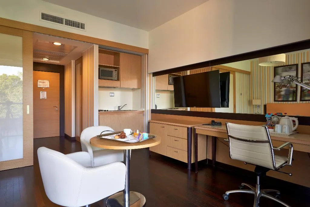 DOUBLE DELUXE Room, Unahotels Varese, Milan