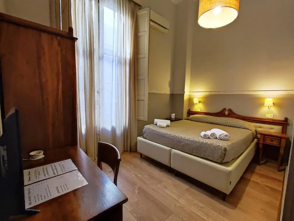 Double or Twin STANDARD Room, La Collegiata, Catania