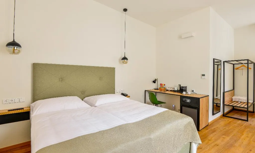 DOUBLE DELUXE Room, Hotel Garden Court Prague, Prague