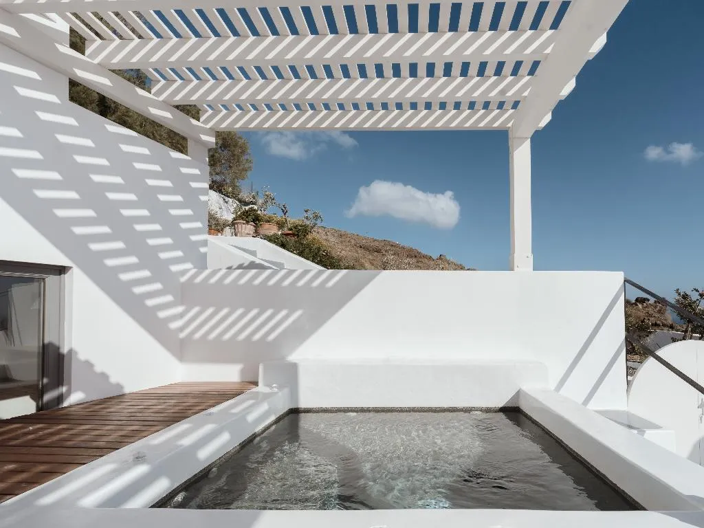 HOUSE WITH JACUZZI Room, IKIES Santorini, Santorini