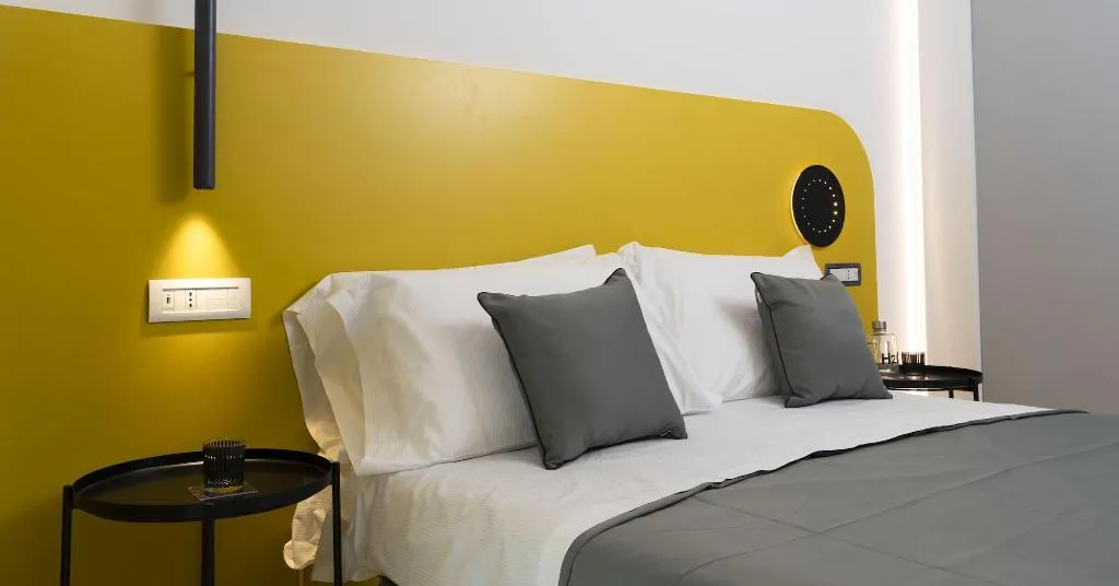 Room, Rettifilo 311, Naples