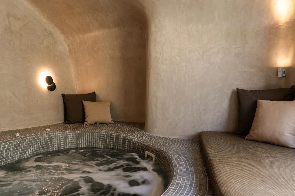JUNIOR SUITE WITH JACUZZI Room, Aeon Suites by Mr and Mrs White, Santorini
