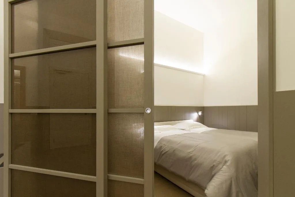 APARTMENT CAPACITY 6 TWO BEDROOMS Room, Palazzo dei Ciompi, Florence