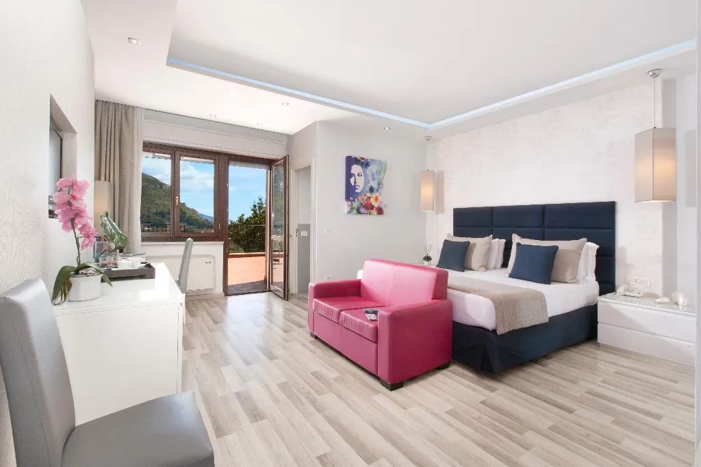 DOUBLE SUPERIOR SIDE SEA VIEW Room, Nastro Azzurro Resort, Naples